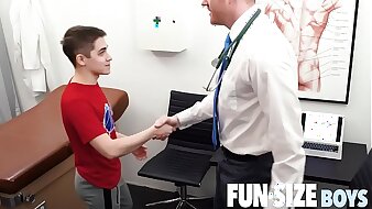 FunSizeBoys - Tiny twink seduced apart from kingsize doctor during medical checkout